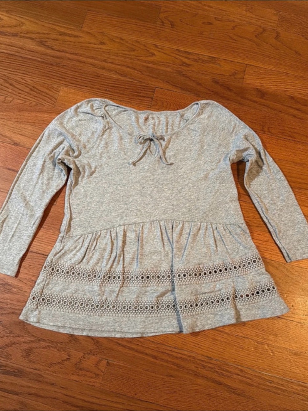 Y2K Arizona Jean Company Light Gray Peplum Long-Sleeve Top with Eyelet Trim